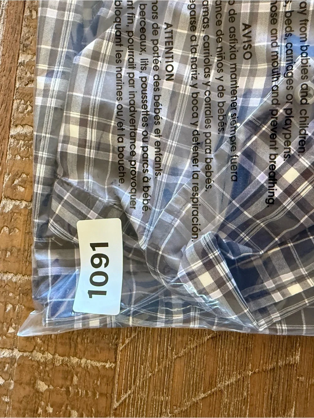 Banana Republic Men's Navy and White Plaid Button-Down Shirt